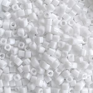 Toho Cube 1,5mm Opaque White